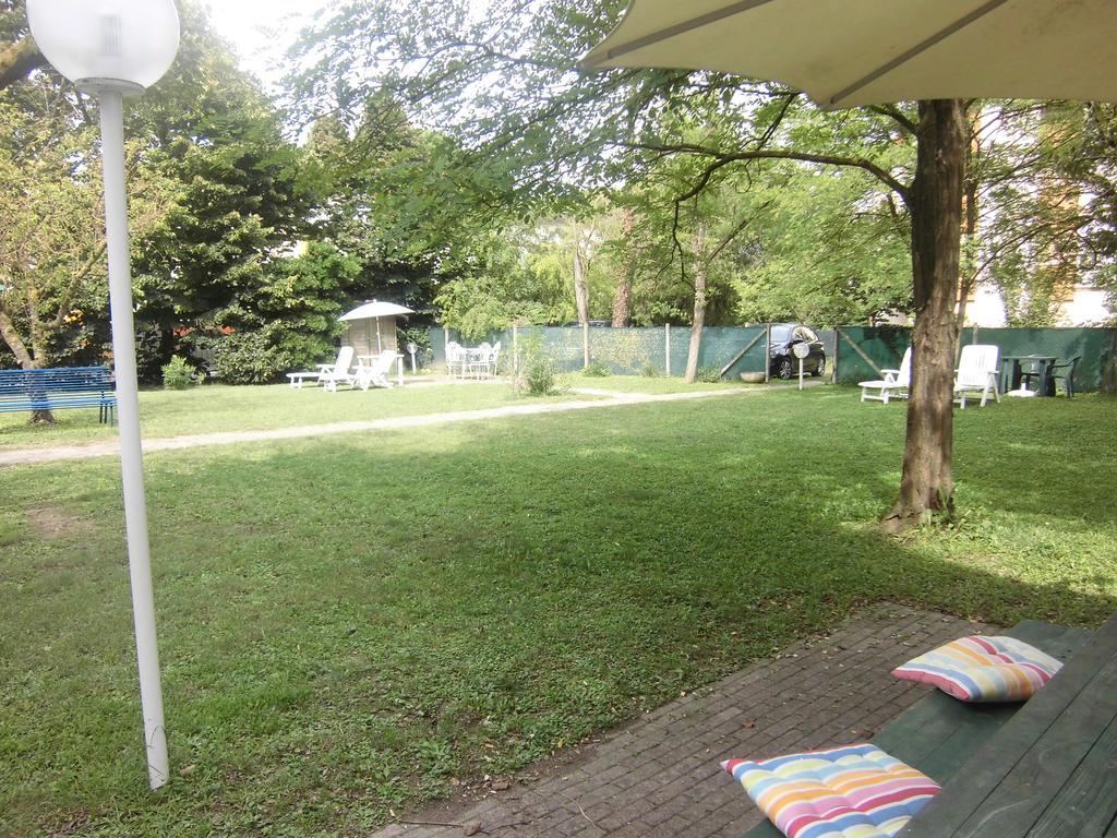 Casa Marialuigia - Appartamenti Solo Per Famiglie Lido di Jesolo Eksteriør billede